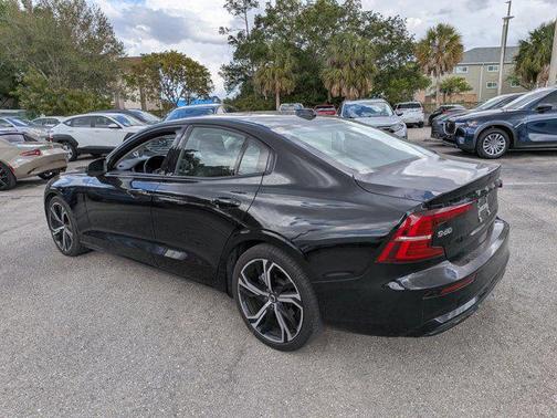 Onyx Black Metallic 2024 Volvo S60 B5 Core Dark Theme