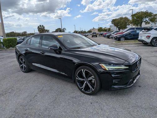 Onyx Black Metallic 2024 Volvo S60 B5 Core Dark Theme