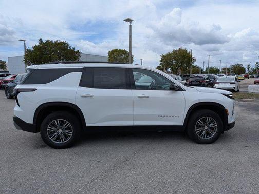 Summit White 2024 Chevrolet Traverse LT