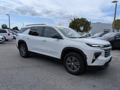 Summit White 2024 Chevrolet Traverse LT