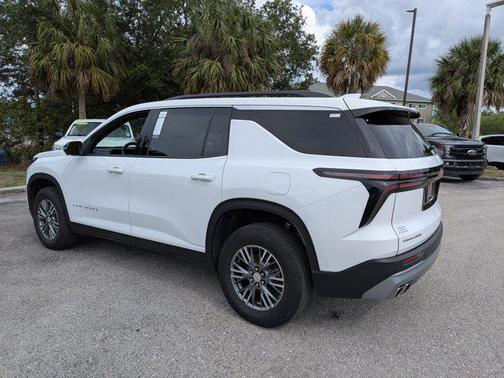 Summit White 2024 Chevrolet Traverse LT