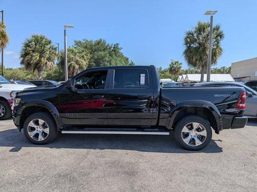 Diamond Black Crystal Pearlcoat 2023 RAM 1500 Laramie