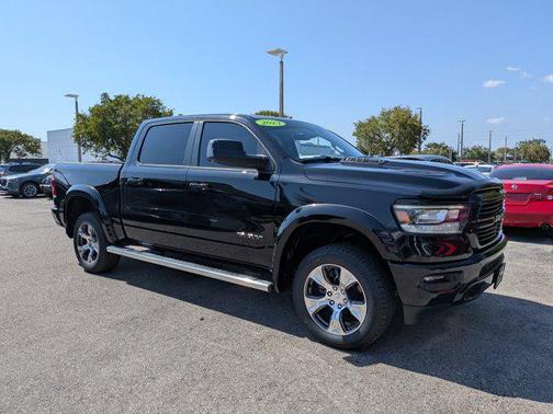 Diamond Black Crystal Pearlcoat 2023 RAM 1500 Laramie