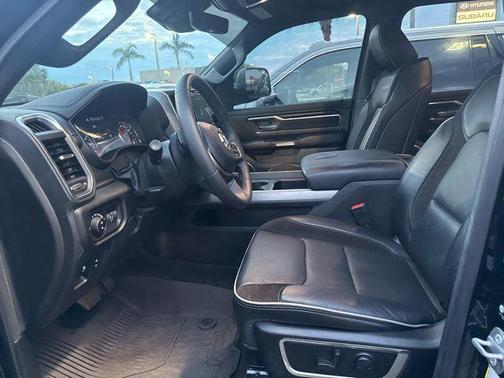 Diamond Black Crystal Pearlcoat 2023 RAM 1500 Laramie