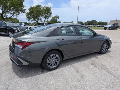 Amazon Gray 2024 Hyundai ELANTRA SEL