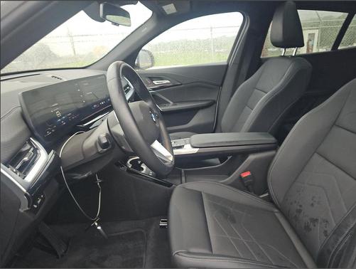 Alpine White 2025 BMW X2 xDrive28i