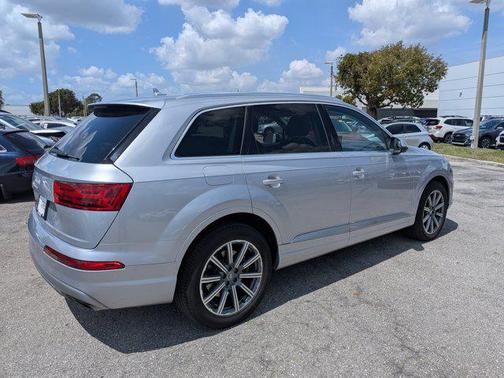 Florett Silver Metallic 2019 Audi Q7 55 Premium Plus