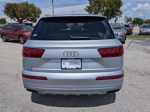 Florett Silver Metallic 2019 Audi Q7 55 Premium Plus