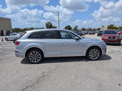 Florett Silver Metallic 2019 Audi Q7 55 Premium Plus