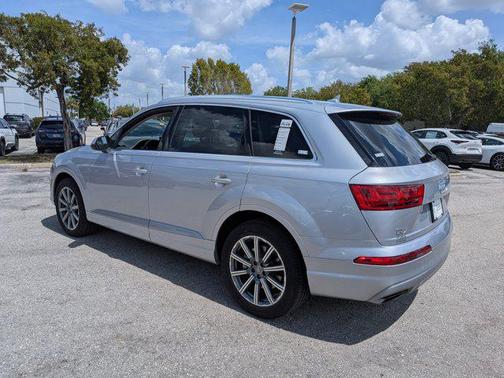 Florett Silver Metallic 2019 Audi Q7 55 Premium Plus