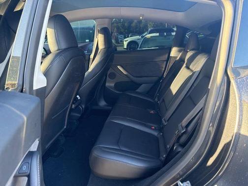 2025 Tesla Model Y Long Range Dual Motor Rear-Wheel Drive