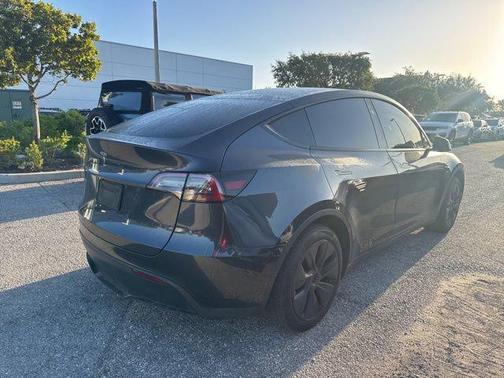 2025 Tesla Model Y Long Range Dual Motor Rear-Wheel Drive