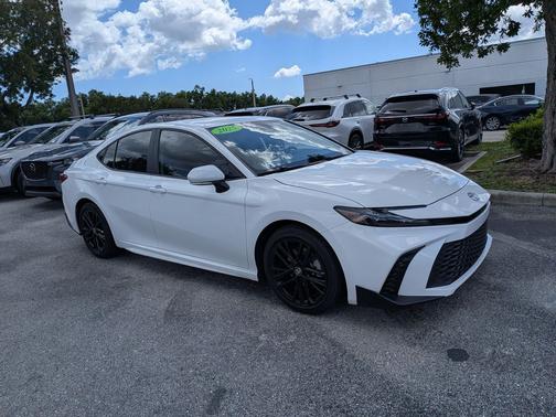 Ice Cap 2025 Toyota Camry LE
