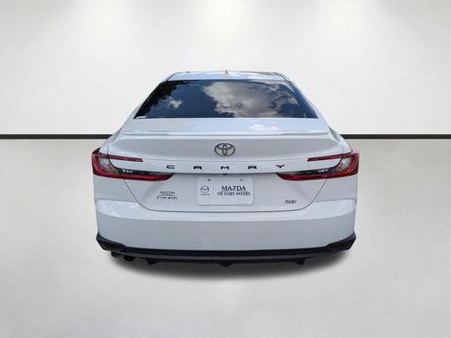 Ice Cap 2025 Toyota Camry LE