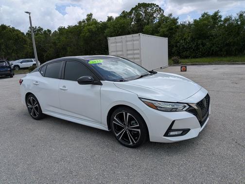 Aspen White Tricoat/Super Black 2023 Nissan Sentra SR