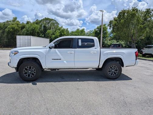 Ice Cap 2023 Toyota Tacoma SR5
