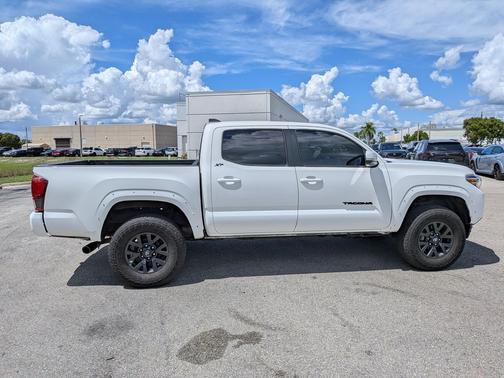 Ice Cap 2023 Toyota Tacoma SR5