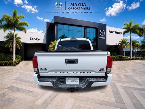 Ice Cap 2023 Toyota Tacoma SR5