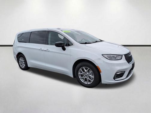 Bright White Clearcoat 2024 Chrysler Pacifica Touring L