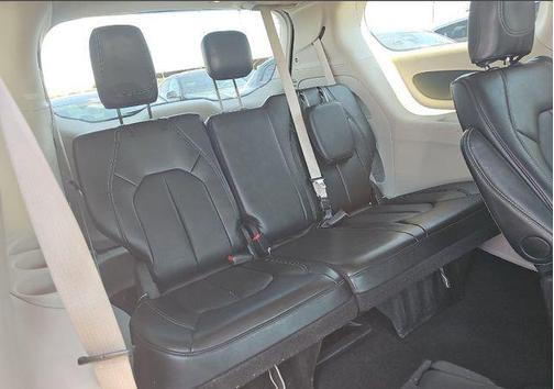 Bright White Clearcoat 2024 Chrysler Pacifica Touring L