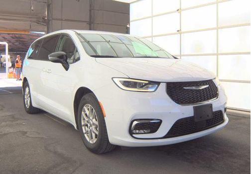 Bright White Clearcoat 2024 Chrysler Pacifica Touring L