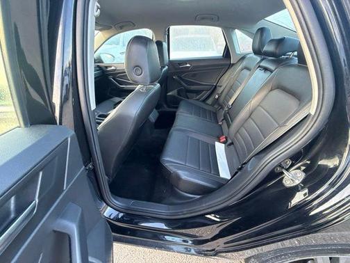 Deep Black Pearl 2024 Volkswagen Jetta 1.5T SE
