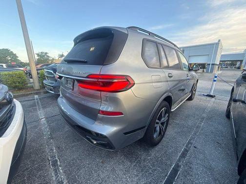 Skyscraper Grey Metallic 2026 BMW X7 xDrive40i