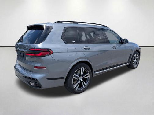 Skyscraper Grey Metallic 2026 BMW X7 xDrive40i
