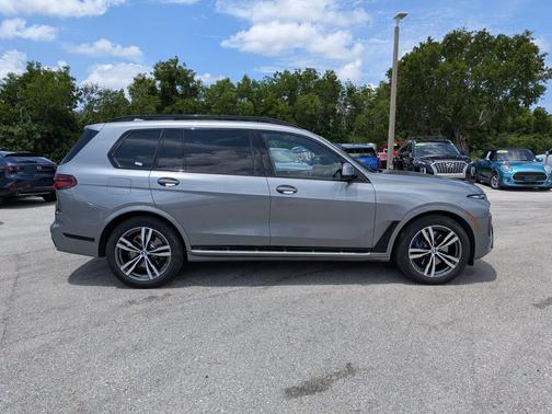 Skyscraper Grey Metallic 2026 BMW X7 xDrive40i