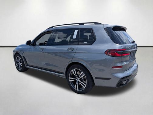 Skyscraper Grey Metallic 2026 BMW X7 xDrive40i