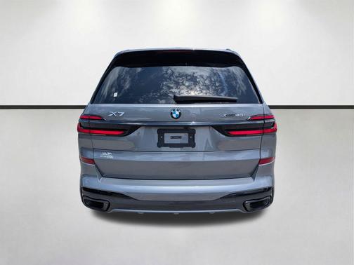 Skyscraper Grey Metallic 2026 BMW X7 xDrive40i