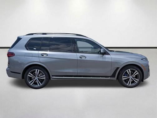 Skyscraper Grey Metallic 2026 BMW X7 xDrive40i