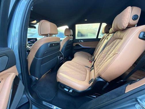 Skyscraper Grey Metallic 2026 BMW X7 xDrive40i