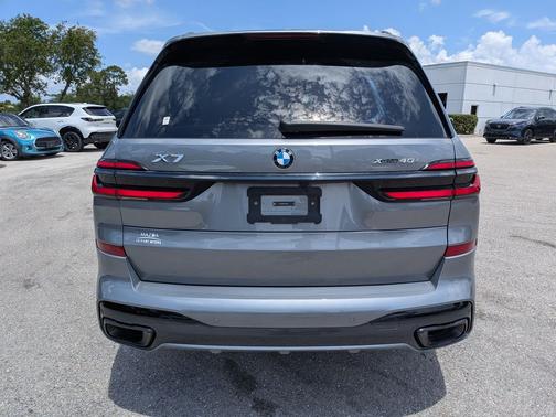 Skyscraper Grey Metallic 2026 BMW X7 xDrive40i