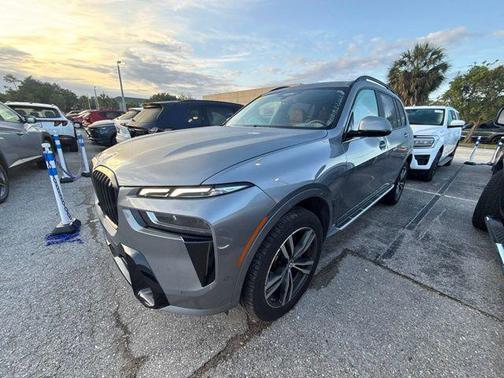 Skyscraper Grey Metallic 2026 BMW X7 xDrive40i