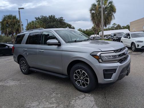 Iconic Silver Metallic 2024 Ford Expedition XLT