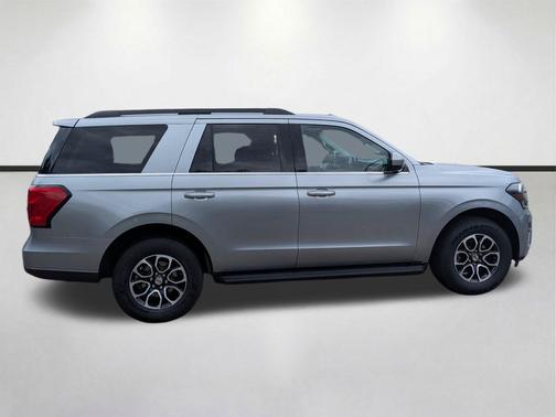 Iconic Silver Metallic 2024 Ford Expedition XLT