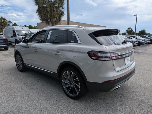 Ceramic Pearl Metallic Tinted Clearcoat 2023 Lincoln Nautilus Reserve