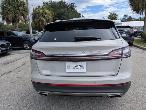 Ceramic Pearl Metallic Tinted Clearcoat 2023 Lincoln Nautilus Reserve