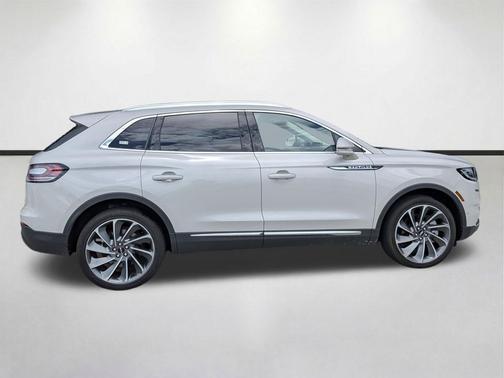 Ceramic Pearl Metallic Tinted Clearcoat 2023 Lincoln Nautilus Reserve
