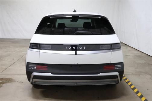 2025 Hyundai IONIQ 5 SE