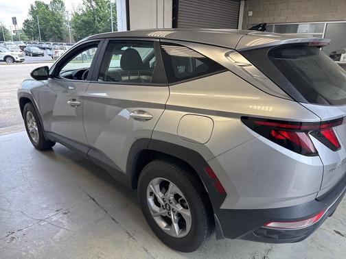 2023 Hyundai TUCSON SE