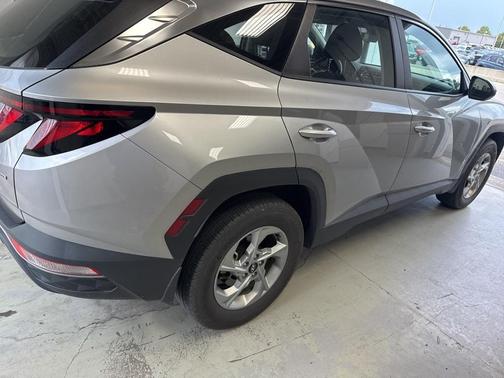 2023 Hyundai TUCSON SE