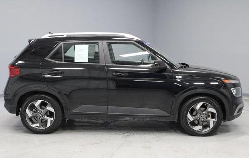 2022 Hyundai VENUE SEL