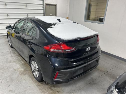 2018 Hyundai IONIQ Hybrid Blue