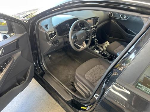 2018 Hyundai IONIQ Hybrid Blue