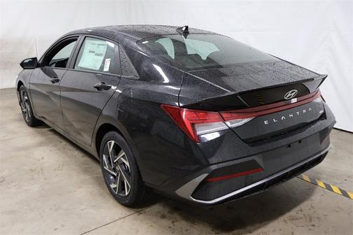 2025 Hyundai ELANTRA HEV SEL Sport