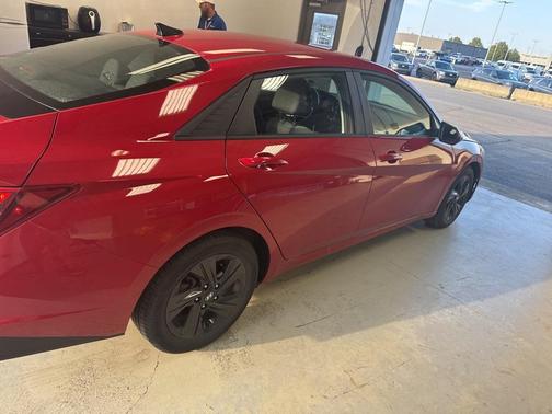 2022 Hyundai ELANTRA SEL