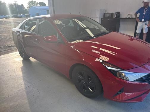 2022 Hyundai ELANTRA SEL
