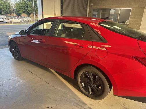 2022 Hyundai ELANTRA SEL